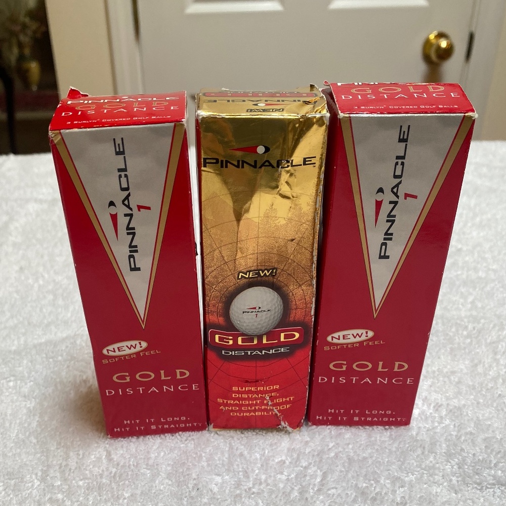 Pinnacle (9) Gold Distance Golf Balls.